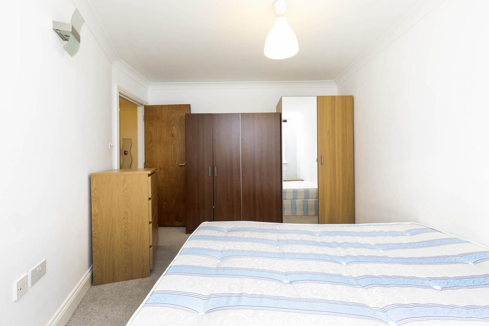 1 Bedroom, 1 bath, 1 reception Flat			 Heathfield Park, , WILLESDEN GREEN